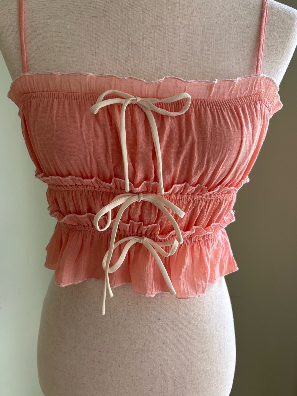 Thirty Thirty LA Cropped Babydoll Top. Spaghetti straps, bow detail. Peach XS.